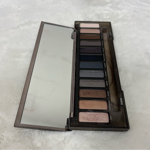URBAN DECAY NAKED SMOKY EYESHADOW PALETTE - Picture 6 of 13